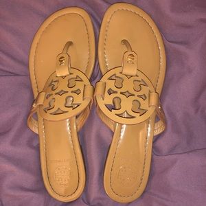 TORY BURCH FLAT LEATHER SANDALS SIZE 8